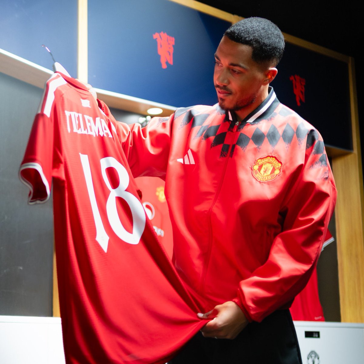 OTPipers's tweet photo. 🚨🎙️🗣️: Youri Tielemans on choosing no. 18

“It’s a very good number. Every number you put on at United has that weight on it that you have to carry and the pressure of doing something significant to make the no. yours forever. I love it”

(@GrahamTelegraph) https://t.co/xu61PAsODS