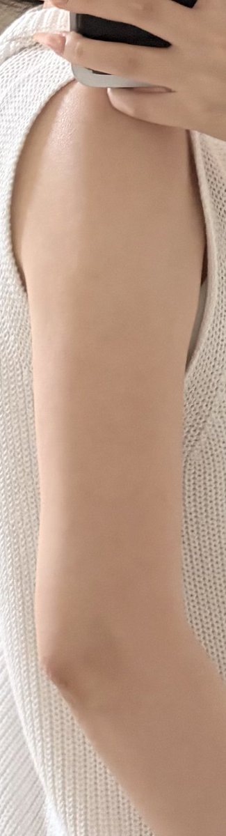 chan531100's tweet photo. DAY72
なんか一気にシュッと細くなった！いま！？という感じだけど😳
全然ピラティスもできるし重いものも持てるし腕も上がるし麻痺もないけど二の腕の内側がなんかまだ若干拘縮かんじるからまだ細くなるのかな、、？
ほんと満足度高いし、ノースリーブ着るの楽しい！！傷跡も徐々に良くなってる！ https://t.co/ybzEh9wx17