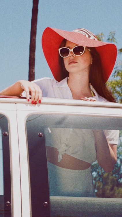lanastanpic's tweet photo. lana del rey https://t.co/nLJc6JjDIT