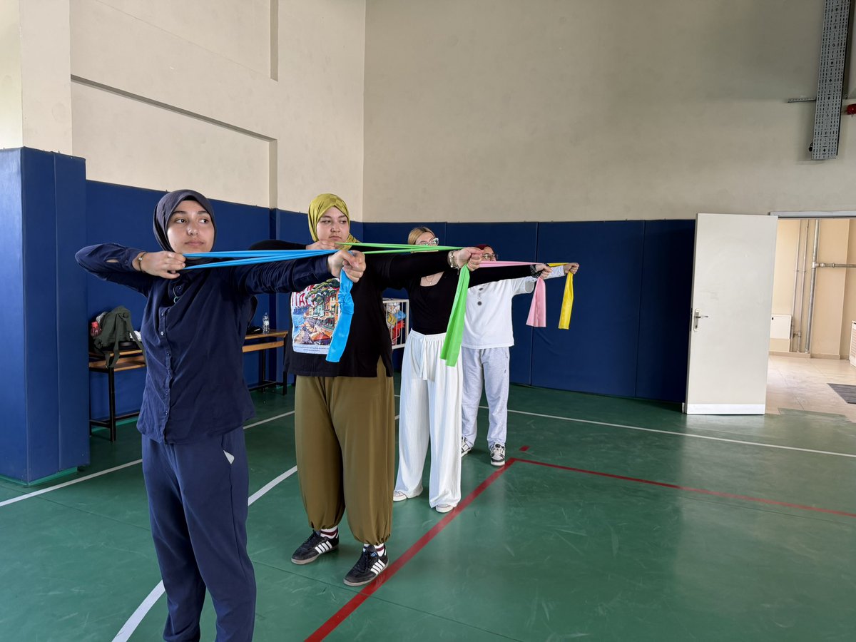 GSB_TurhalGM's tweet photo. 🏹 Halk Eğitimi Merkezimizin, Gençlik Merkezimizde açtığı Okçuluk Kursu tüm heyecanıyla devam ediyor.

Geleneksel sporumuz okçuluğu öğrenen kursiyerlerimiz, keyifli ve verimli anlar yaşamaya devam ediyor.

#GSBGM https://t.co/E0yA4YsdHV