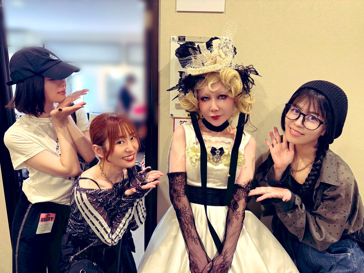 Kanon_Shizaki's tweet photo. 先日めぐちぃさん、あいあいさんと一緒に
#ALIPROJECT  さんのA級ヒットパレード2026「魔夏の夜の夢～暗黒フェアリーランド」@ 豊洲ピッドに伺わせていただきました！

世界観が本当に神秘的でとても素敵なLiveでした。有難うございました。🥀 https://t.co/7bXvDUiQgo