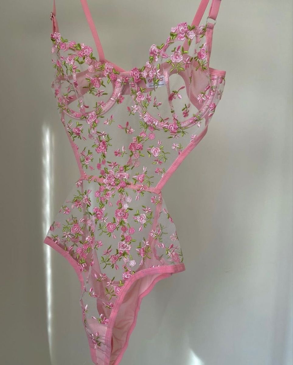 PinkPrivilege5's tweet photo. Floral goodness in pinkk💖🌸 https://t.co/894QnR9yim