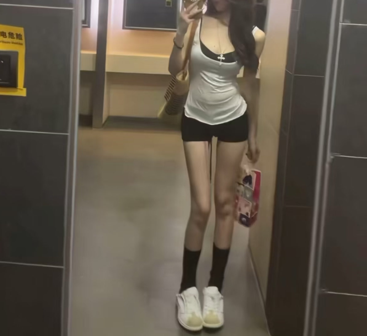 biddies16's tweet photo. @tiancai312 ootd https://t.co/riNTYLqunm