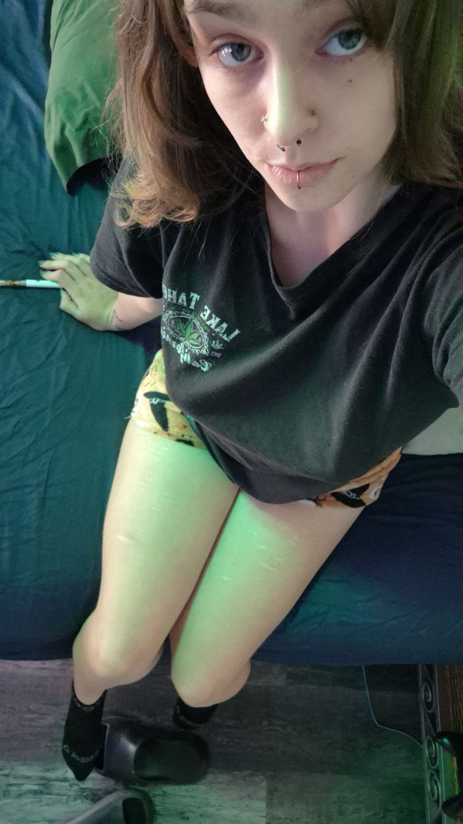 saraonly4200's tweet photo. Thick scarred thighs saves lives https://t.co/Lkght0HiKF