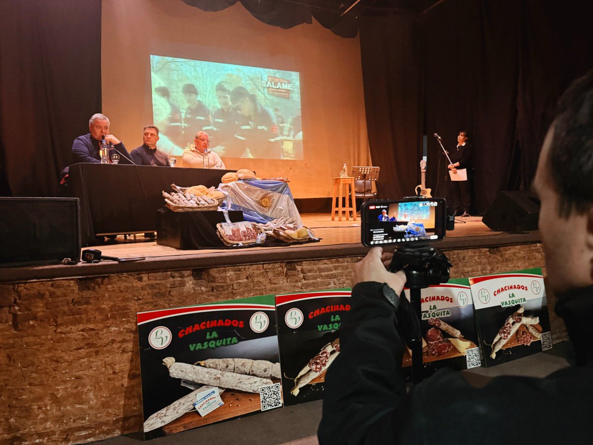 municipioSAG's tweet photo. 5ta Fiesta del Salame más largo del país

La Municipalidad de San Andrés de Giles, junto a los organizadores: Chacinados La Vasquita y Bomberos Voluntarios, realizó una conferencia de prensa con motivo del lanzamiento de la grilla y actividades.

9 de agosto, Parque Municipal. https://t.co/zqlAlkcB2X