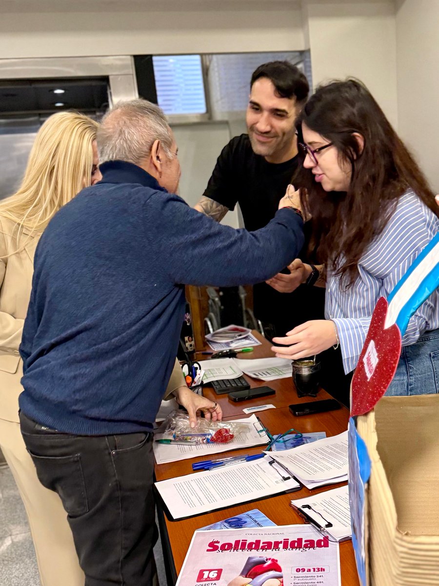 SergioOPalazzo's tweet photo. Hoy realizamos en nuestra sede y en dependencias de la Obra Social la Colecta Nacional de Sangre. 
En el Caso de nuestra Sede Central dicha recolección será para el POBA y el Hospital Gutiérrez. 
Orgulloso que nuestra organización pueda desarrollar esta colecta que ayuda a salvar vidas.