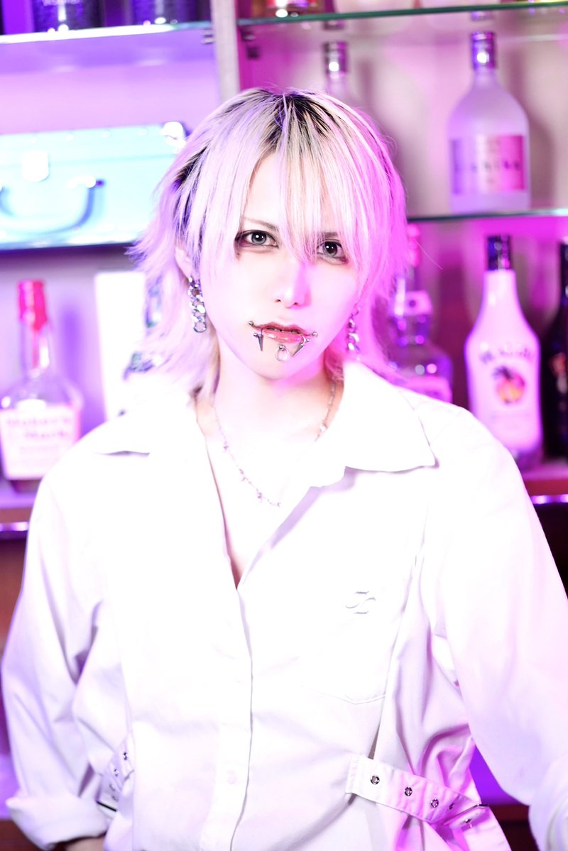 Visunal_OSAKA's tweet photo. Visunal 本日は0:00〜オープンです！

◆0:00-LAST
・⚪️(まる)
@Visunal_maru 

・いぶき
@visunal_eve 

•ユウナ
@visunal_yuunaaa 

お待ちしております☦️

#メンコン #ボーイズバー
#ヴィジュナル #メンズコンカフェ #ミナミ #メンコン求人 https://t.co/LEiMpVyoiO