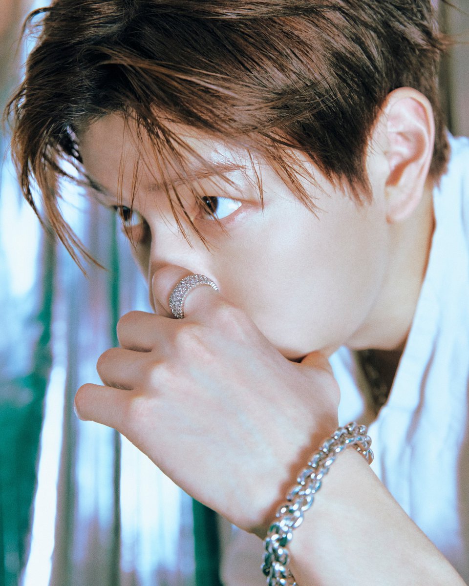 _bambooblue's tweet photo. ก็หล่อสวยขนาดนี้ ไม่แปลกที่คนข้าง ๆ จะจ้องขนาดนั้น😙 https://t.co/FBJLkprgMK