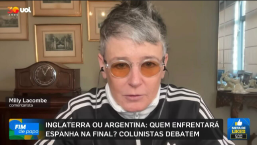 Noitedecopa's tweet photo. 🚨 MILLY LACOMBE CRITICA MESSI: 

“Vou falar uma frase polêmica, que pode ser tirada de contexto e aí vai ficar ruim para mim, mas é assim: quem nasceu para Messi jamais será Maradona. O que o Maradona fez naquele jogo (contra a Inglaterra, em 1986) tinha um contexto histórico de uma guerra colonial.”

“O gol de mão do Maradona, nesse sentido, foi justíssimo. Foi um gol roubado? Foi. Mas e as terras que os ingleses roubaram dos argentinos?”

“Fora de campo, Messi é um cidadão bem pequeno, bem minúsculo. Um cidadão que não se manifesta contra o racismo, que vai lá beijar as botas do Trump... O Messi é um gênio em campo, mas um homem minúsculo fora dele.”