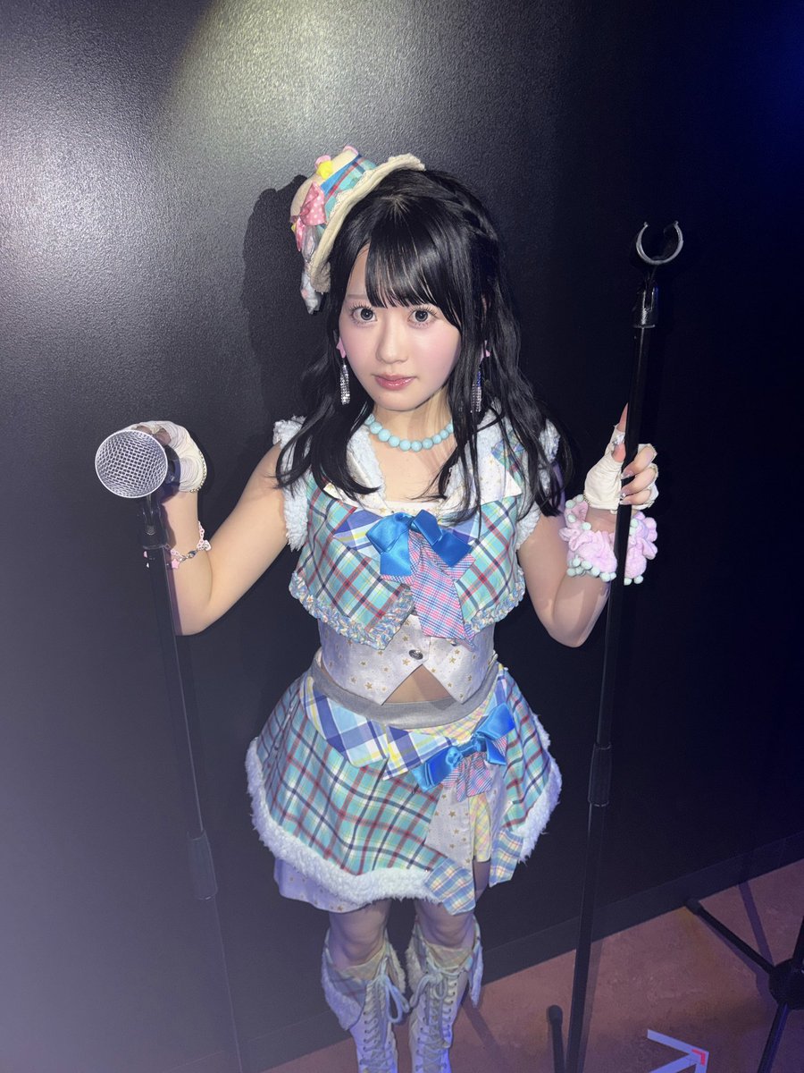 moka_hotei1201's tweet photo. さーちゃんの背が高すぎてさーちゃんのマイクスタンドともかが同じ身長やった🌀笑 https://t.co/WEOgrh1nik