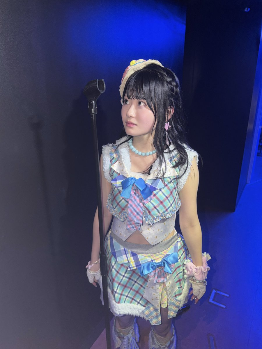 moka_hotei1201's tweet photo. さーちゃんの背が高すぎてさーちゃんのマイクスタンドともかが同じ身長やった🌀笑 https://t.co/WEOgrh1nik