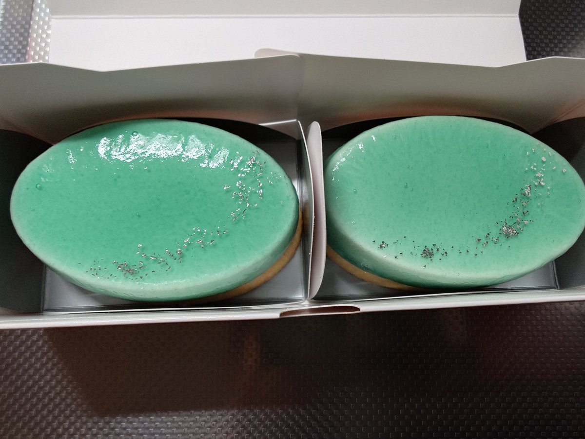Ito134's tweet photo. キャラメルクリスピーも買ったけど、まずは賞味期限明日までのコチラから
ひと口目めっちゃ旨い😋
フロマージュの部分もキャラメルの部分も濃いからか、お腹の空き具合にもよるんだろうけど、途中から重かった😂
#ブルーポンド
#BLUEPOND
#ブルーポンドキャラメルフロマージュ https://t.co/leWkoUxSCH