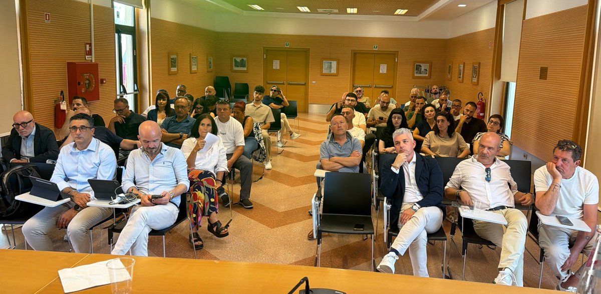 filcacisllazio's tweet photo. Firenze, Consiglio generale Filca-Cisl #Lazio in sessione di studio, con il SG Ottavio De Luca e Luigi Lama, del Centro Studi Cisl. Francesco Agostini: "Due giorni di #formazione, analisi e confronto molto utili per aumentare il nostro impegno sindacale e organizzativo". https://t.co/gmSwXEeuti