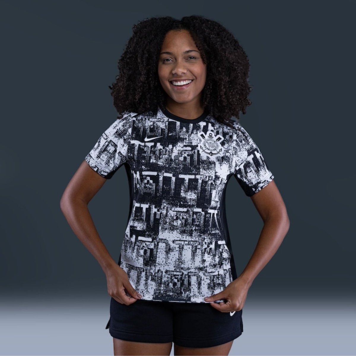 PromoTimao's tweet photo. 🚨 FLASH OFERTA NA NIKE 🚨

👕 Camiseta Corinthians Nike 2026 Pré-Jogo Feminina 👕

📏 PP/M/G/GG 📏
💵 de: R$ 349,99
💵 por: R$ 126,31 ou R$ 119,99 no Pix.

🛒 agora na @Nike: https://t.co/j6znNmtiVq https://t.co/eaXecoBpTC