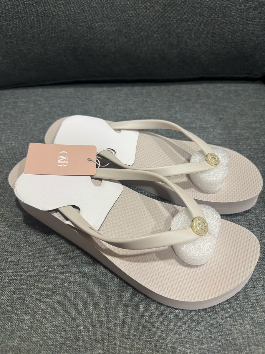 Lookwaaaau7x's tweet photo. ￼O&amp;B รองเท้าแตะ รุ่น HIGH MALIBU IN WIND GREY  L(39-40)    599 ส่งฟรี ต่อรองราคาได้ https://t.co/qGU1ZYIUgK
