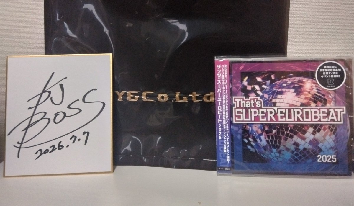Eurobeat_bot's tweet photo. 届きました！！
一生の宝物ですほんと… https://t.co/w7vjVfjHdi