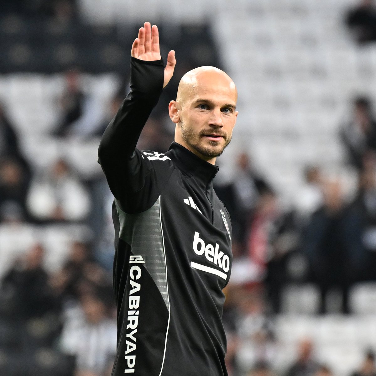 DeportesReports's tweet photo. Beşiktaş, Rangers'ın Vaclav Cerny için yaptığı 6 milyon euroluk ilk teklifi reddetti.

Siyah-beyazlılar, 28 yaşındaki oyuncusu için 10 milyon euro bonservis bedeli talep ediyor. (Ibrox News) https://t.co/ZoUS6ynVwH