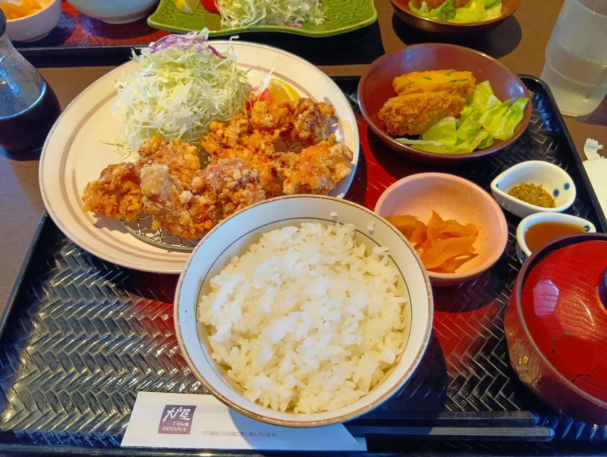 gingamu1024's tweet photo. 久しぶりに大戸屋行って唐揚げもかぼちゃコロッケも全然余裕！と思って注文したら、食べてる途中からもう胃が重たくなってきたな…となった
でも唐揚げもコロッケも美味しかったよ https://t.co/V81wE2ZxXY