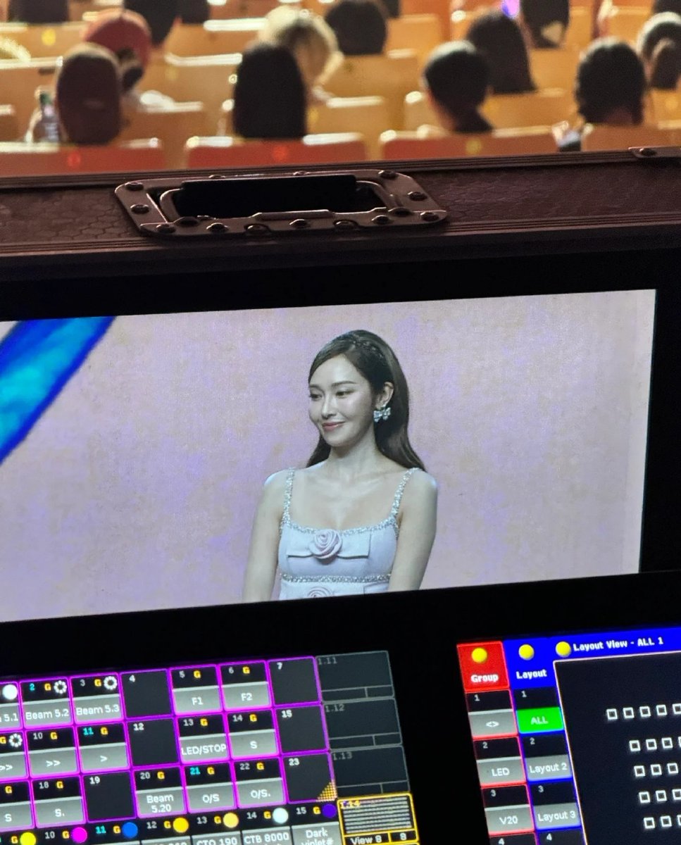 dubukuvc's tweet photo. [Just finished this week's variety show recording! The stage vibes are chef's kiss—can’t wait to share the bts clips with you guys  #VarietyShowDiaries]， https://t.co/yhMoRy1uFY