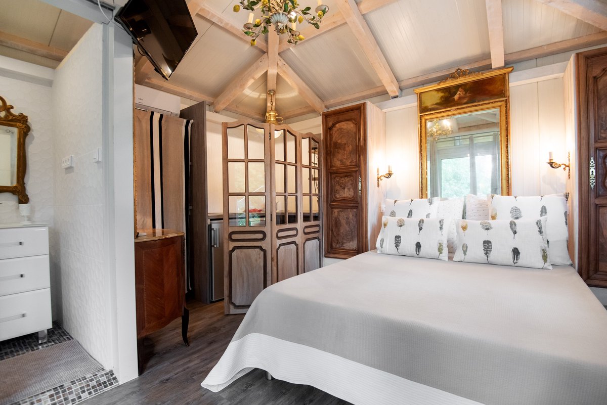 campocalvi's tweet photo. Suite Le Perchoir 🌞
. . .

The Perchoir Suite 🌞

📞 Téléphone : +33(0)4.95.48.34.60
📧 Mail : contact@location-campodifiori.com

#corse #maisonsdecharme #voyage #calvi #corsica #tourism https://t.co/bDV4fMofKZ