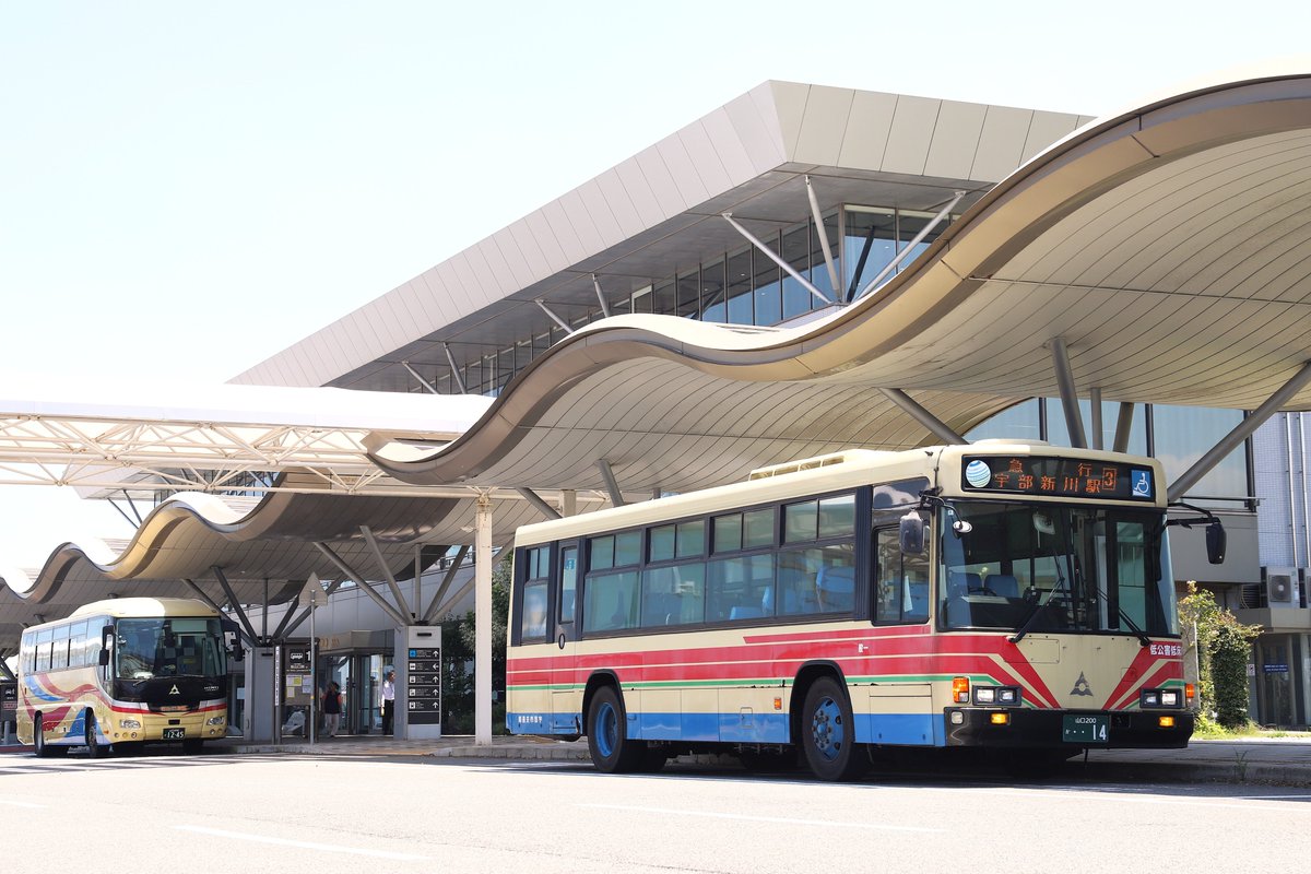 MeicloMickey's tweet photo. 7月16日(木) 宇部市交通局
14 1系統 特急 宇部新川駅～新山口駅
3系統 急行 宇部新川駅～山口宇部空港
今日は宇部市営の東武顔キュービックを撮影！
稼働率が高いかは微妙なところですが、自動車専用道を特急運用で駆け抜ける姿は圧巻でした😌 https://t.co/6Cxl2TGY0P