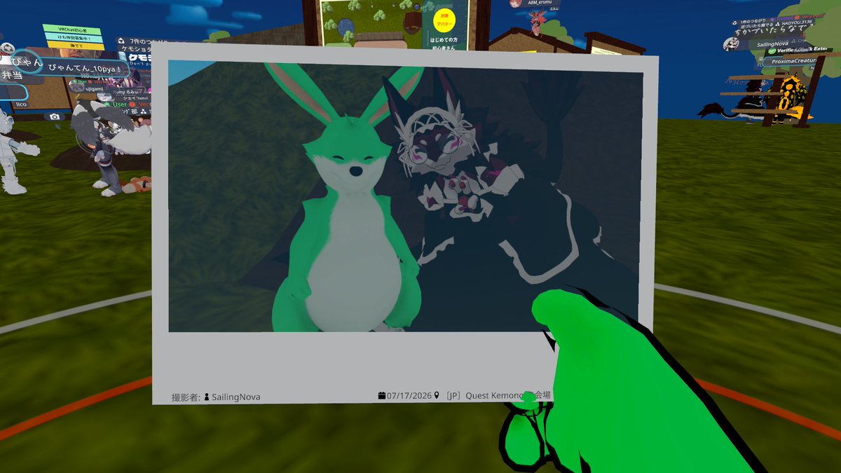 Alpa_VRchat's tweet photo. 今日のVRC
Quest Kemono 集会場でみんな会ったよ。
たくさん挨拶したりや背中に乗ってあげたりなどしてました。
そしてユーザーさんから1枚だけど記念撮影してもらえて凄く嬉しかったです！
#VRChat #VRCfurry https://t.co/DGXiA76WDE