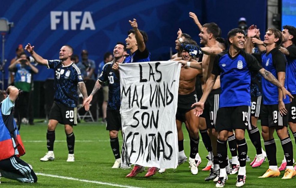 AlmadeJazmn1's tweet photo. @quetevalga25 @CutiRomero2 @Argentina A mi?? Sisi ya fuimos a las esquinas a las plazas a calles, pero a festejar 🎉. Segui llorando. https://t.co/Ug8GfsO2xh