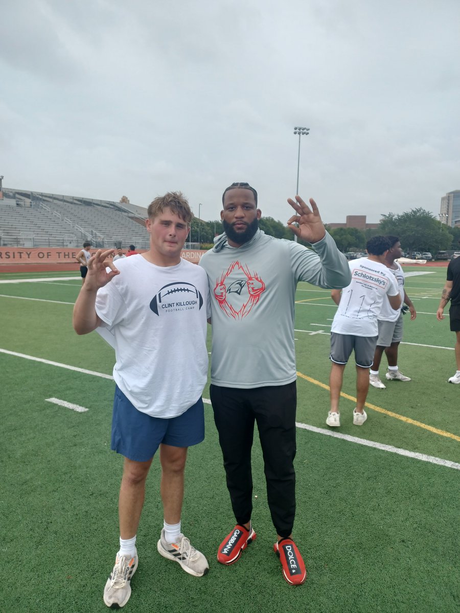 51Cwilliams's tweet photo. Very great full to spend a day at University of the Incarnate Word DL/OL  Camp. https://t.co/7oVyLFUtt6