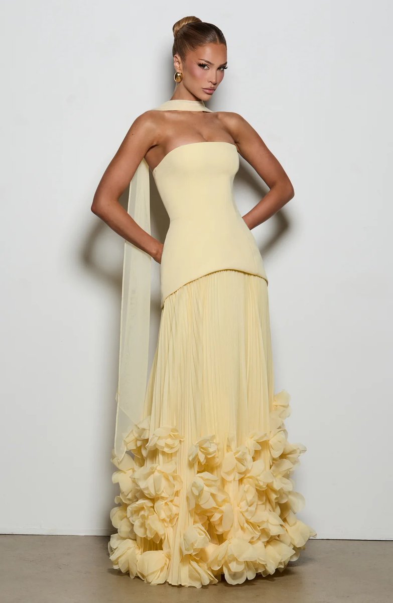 eroticamonique's tweet photo. The gown that makes the moment – the SERAPHINA Gown in Lemon. A fitted strapless crepe bodice with lace-up back cinches and defines, the lemon hue lending a warmth that feels as radiant as it looks. A full micro-pleated organza skirt billows to gown length...
@babyboofashion https://t.co/3nHRTpw3Ff
