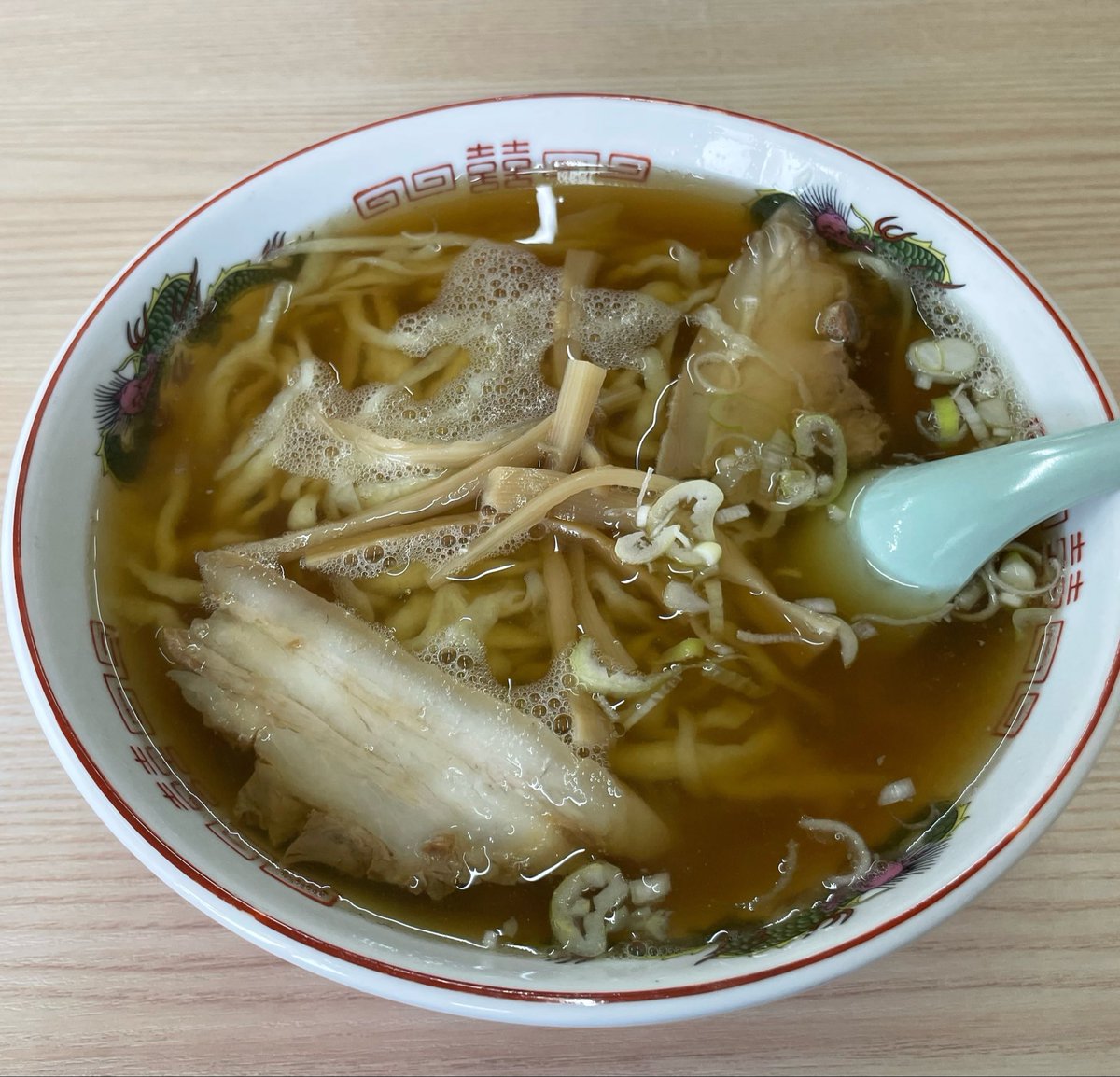 dark19751000's tweet photo. 森田屋支店さんにて🍜

ラーメン（大盛り）
頂きました✨

あっさりで飽きの来ないスープに、不揃いの麺♪

バラチャーシューも味しみで美味しー！
昔から変わらないホッとする味でした👍

いつもごちそうさま🙏

#森田屋
#森田屋支店 https://t.co/rdnZQP05pV