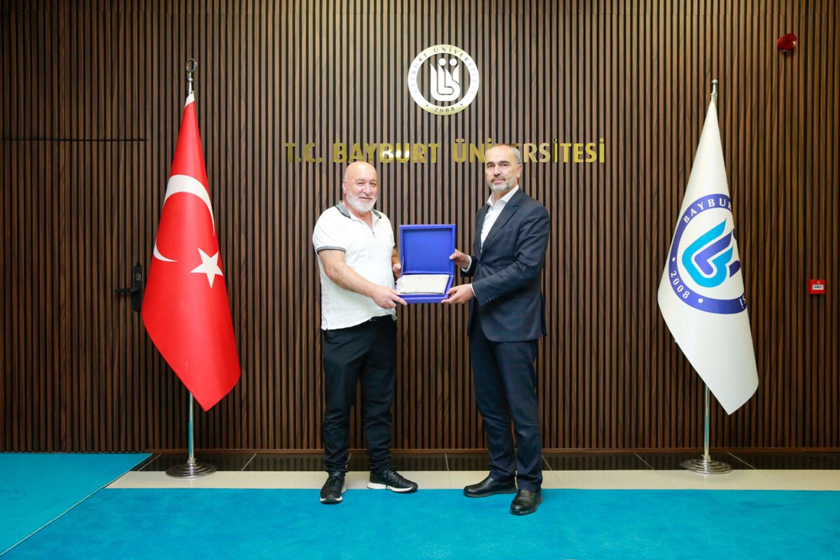 HBTONBUL's tweet photo. Bayburt Üniversitesi Rektörü Prof. Dr. Mutlu Türkmen’i, Enerji Bir-Sen Bayburt İl Başkanımız Metin Altıkat ile birlikte ziyaret ettik.

İlgileri ve samimi sohbetleri için Sayın Türkmen’e teşekkür ediyorum. https://t.co/nflHkLnum6