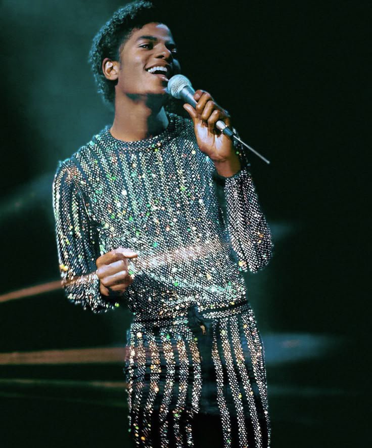 justabuffet's tweet photo. pov: você abraçou o michael jackson https://t.co/xok0h53VT6
