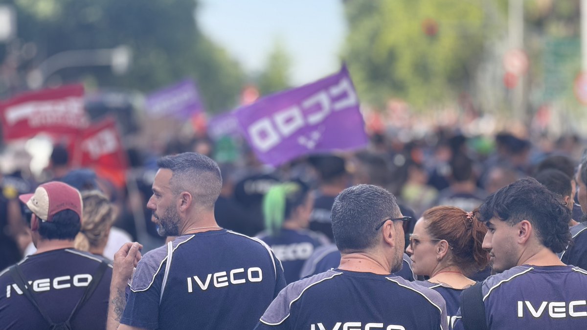 industriaccooma's tweet photo. Multitudinaria manifestación de la plantilla de #IvecoMadrid para exigir un convenio justo.

La unidad de las personas trabajadoras vuelve a llenar las calles para reclamar la apertura inmediata de la negociación.

https://t.co/hlcPkCbe3s https://t.co/8NGawOwhJg