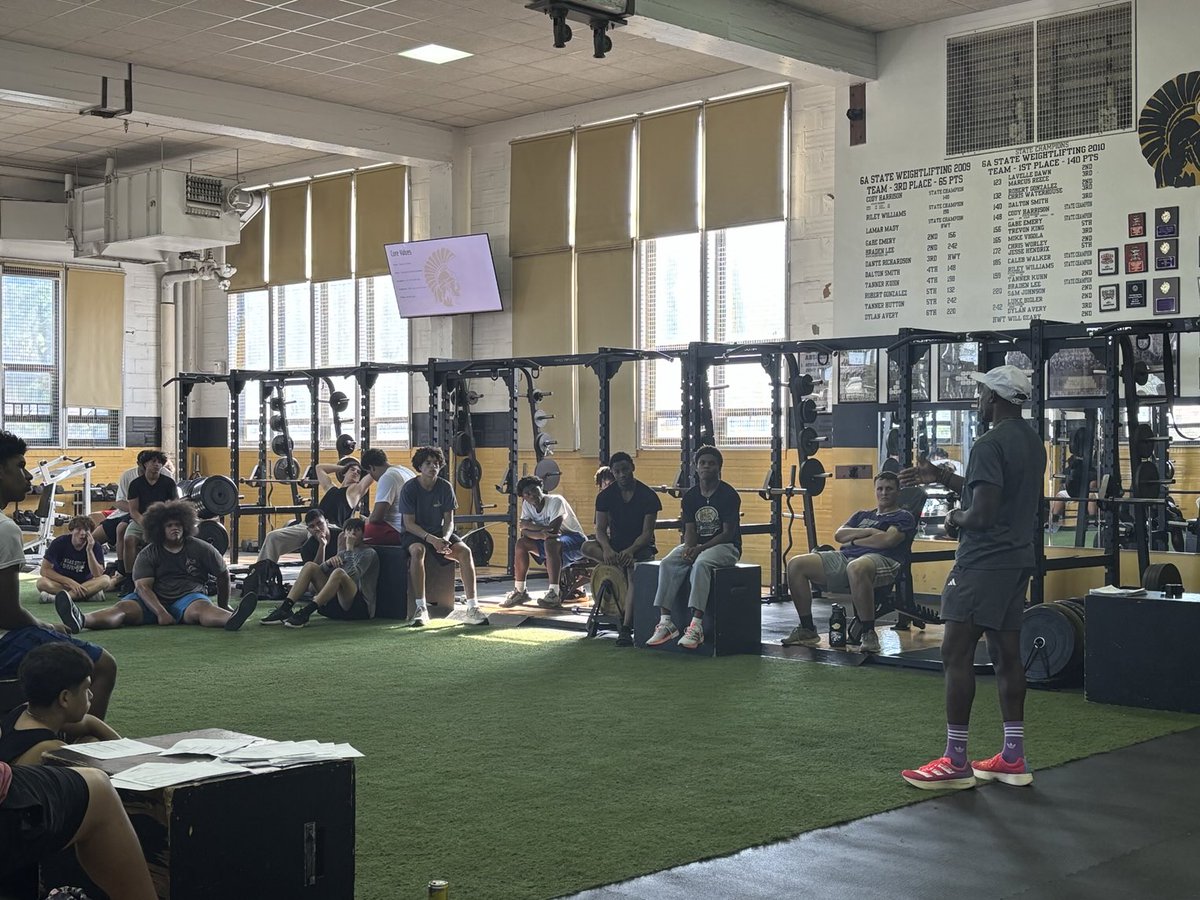 JasonFilbe85144's tweet photo. Shout out to Coach Wilkes for sharing his heart during our leadership talk today. #planpurposepersuepray https://t.co/nQa7xpscDh