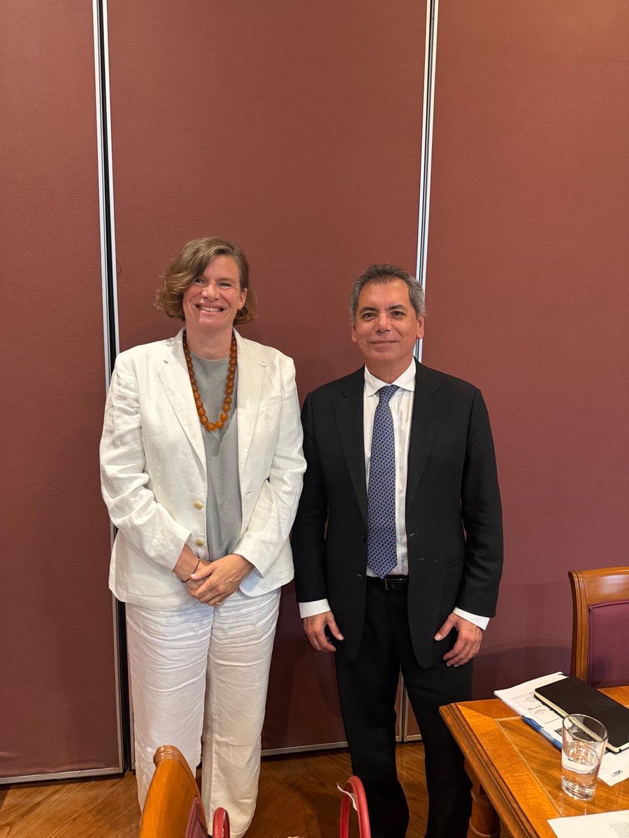 MazzucatoM's tweet photo. Thank you to @Edgar_Amador_Z for hosting us at @Hacienda_Mexico to discuss the findings of our upcoming report on implementing Plan México, and for convening a cross-government workshop to explore ways of coordinating across government — with @SENER_mx, @SEMARNAT_mx, @SE_mx and @NafinOficial.

At the heart of the discussion: a mission sandbox that brings finance, sectoral ministries and development banks into one room, coordinating around shared outcomes. Real change happens when the people who have to coordinate are in it together.