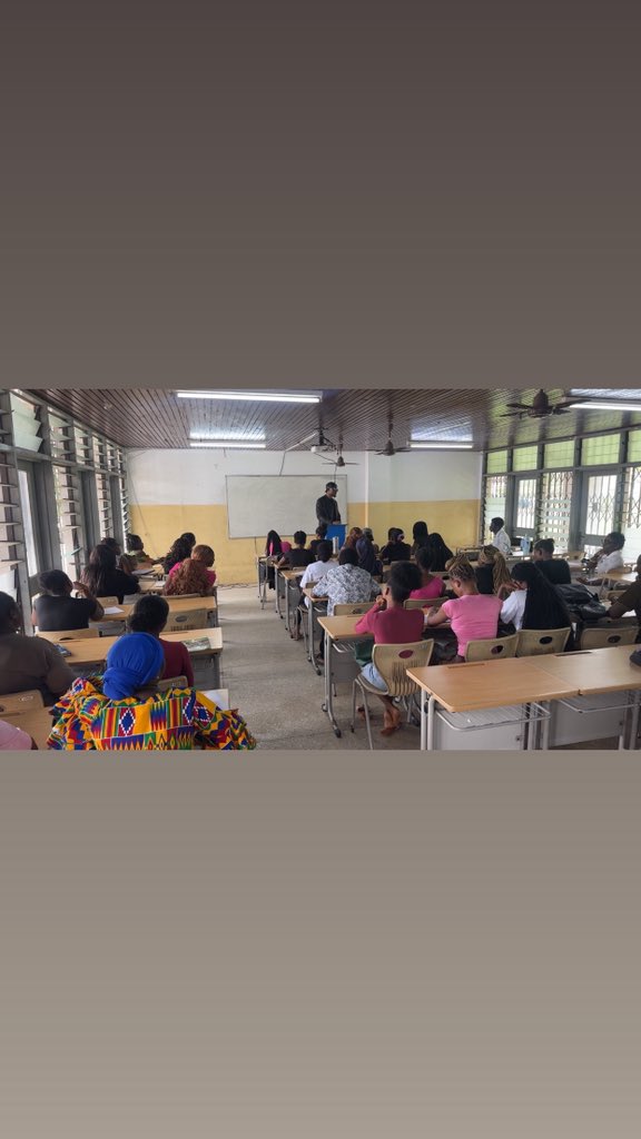 KwabenaOA's tweet photo. The ENGL 314: Introduction to African Literature class had a great time this week with @ELgh_ 

Supremely talented and versatile superstar 🔥 https://t.co/aDGMTbUICM