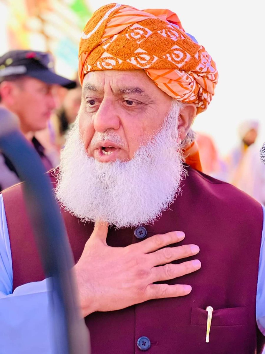 MSamiUllah_786's tweet photo. تنخواہ داروں اور مراعات حاصل کرنے والوں کو پوری قوم نے پہچان لیا،تمہارے پیش روؤں کو بھگانے والا احمد شاہ بابا بھی افغان تھے
#آئین_کاپاسبان_مولانافضل_الرحمن
#آئین_شکن_مقدس_گائے
#شہداء_کو_ڈھال_نہ_بناؤ
#لشکر_نہیں_خود_لڑو 
#معافی_مائی_فٹ
#مولانا_کی_للکار 
#پروپیگنڈہ_چھوڑو_امن_دو 
#مولانا_قدم_بڑھاؤ
#NationStandsWith_Maulana