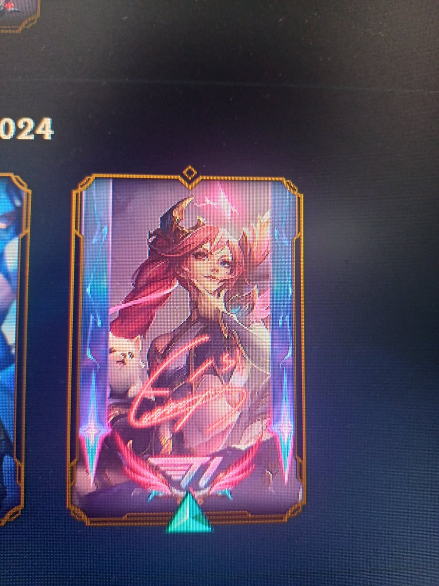 Porotypical's tweet photo. I know this is a lot to ask for @LeagueOfLegends but I've been collcting all of Gumayusi's skin with his ebanners as I save up money for it, but this year was quite difficult with moving schools and with it a lot of things I need to buy, but can I cope something could happen huhu https://t.co/areQjZvril