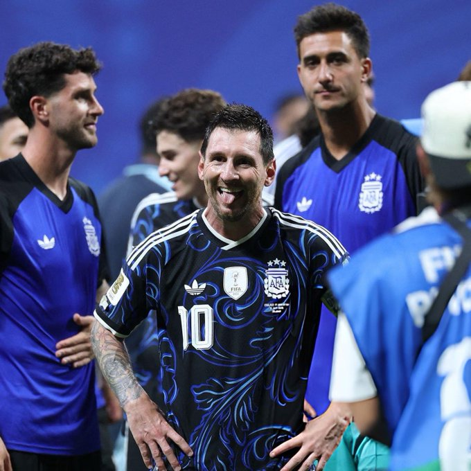 AbuNacho's tweet photo. أفضل لاعب في الماضي
أفضل لاعب في الحاضر 
أفضل لاعب في المستقبل https://t.co/cplNzvz9Pz