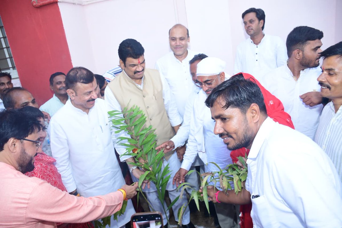 udaypratapmp's tweet photo. जिले के प्रभारी एवं खाद्य, नागरिक आपूर्ति एवं उपभोक्ता संरक्षण विभाग मंत्री श्री @govinds_R जी के साथ आज शासकीय महाविधालय साईंखेड़ा के नवीन भवन का शुभारंभ किया।

इस अवसर पर वरिष्ठ जनप्रतिनिधिगण, भाजपा पदाधिकारीगण, कार्यकर्तागण एवं विधानसभा क्षेत्र के गणमान्य नागरिकगण उपस्थित रहे।

@CMMadhyaPradesh @BJP4MP 
@Darshan4Seva