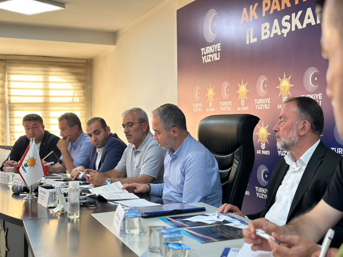 AliCaliskan60's tweet photo. İl Başkanımız Adem Dizer’in başkanlığında; İl Başkan Yardımcılarımız, İlçe Başkanlarımız ve İlçe Koordinatörlerimizin katılımıyla Temmuz Ayı İlçe Başkanları Toplantımızı gerçekleştirdik.

Toplantımızda teşkilat çalışmalarımızı kapsamlı şekilde değerlendirerek sahadaki faaliyetlerimizi istişare ettik, önümüzdeki döneme ilişkin yol haritamızı ele aldık.

Birlik, beraberlik ve ortak akıl anlayışıyla; milletimiz için, şehrimiz için ve Türkiye Yüzyılı hedeflerimiz doğrultusunda kararlılıkla çalışmaya devam ediyoruz.

Toplantımızın teşkilatımız, şehrimiz ve partimiz adına hayırlara vesile olmasını temenni ediyoruz.

#AKParti #Tokat #Teşkilat #TürkiyeYüzyılı