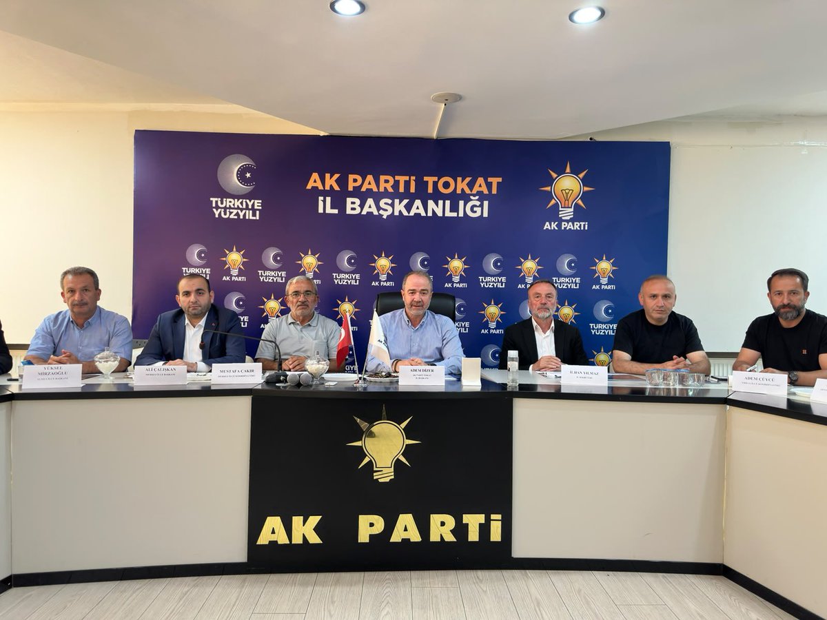 AliCaliskan60's tweet photo. İl Başkanımız Adem Dizer’in başkanlığında; İl Başkan Yardımcılarımız, İlçe Başkanlarımız ve İlçe Koordinatörlerimizin katılımıyla Temmuz Ayı İlçe Başkanları Toplantımızı gerçekleştirdik.

Toplantımızda teşkilat çalışmalarımızı kapsamlı şekilde değerlendirerek sahadaki faaliyetlerimizi istişare ettik, önümüzdeki döneme ilişkin yol haritamızı ele aldık.

Birlik, beraberlik ve ortak akıl anlayışıyla; milletimiz için, şehrimiz için ve Türkiye Yüzyılı hedeflerimiz doğrultusunda kararlılıkla çalışmaya devam ediyoruz.

Toplantımızın teşkilatımız, şehrimiz ve partimiz adına hayırlara vesile olmasını temenni ediyoruz.

#AKParti #Tokat #Teşkilat #TürkiyeYüzyılı