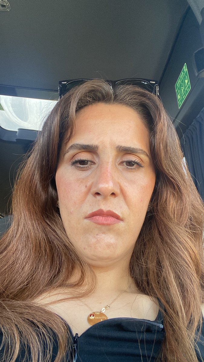heidibahar's tweet photo. Telefon sıcakladı beni böyle çekmiş yaz kombinim bu surat benim https://t.co/Q8Gq7TaBoI