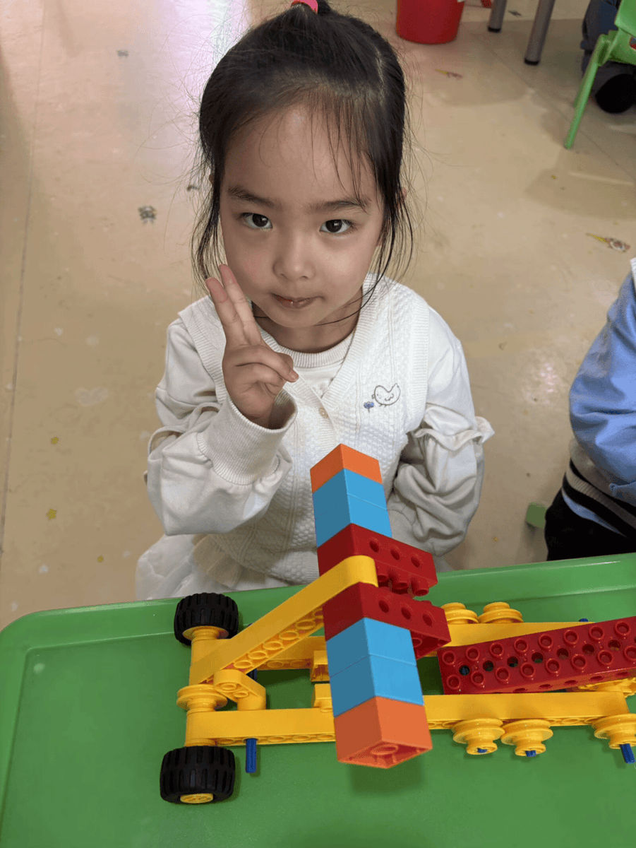 __cherry_yy's tweet photo. A rainy day indoors = endless block tower fun with my mini engineer  Just watching them problem-solve, laugh, and beam when the tower stands tall—these small moments hit different! https://t.co/CNkfamNrSE