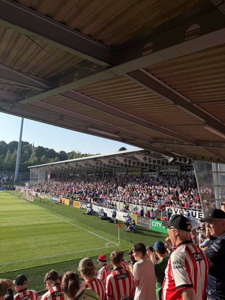 CallumDyer8's tweet photo. Derry City 🇮🇪 v CSKA Sofia 🇧🇬

The game that had it all, some atmosphere some ground. https://t.co/3FImt99B9r