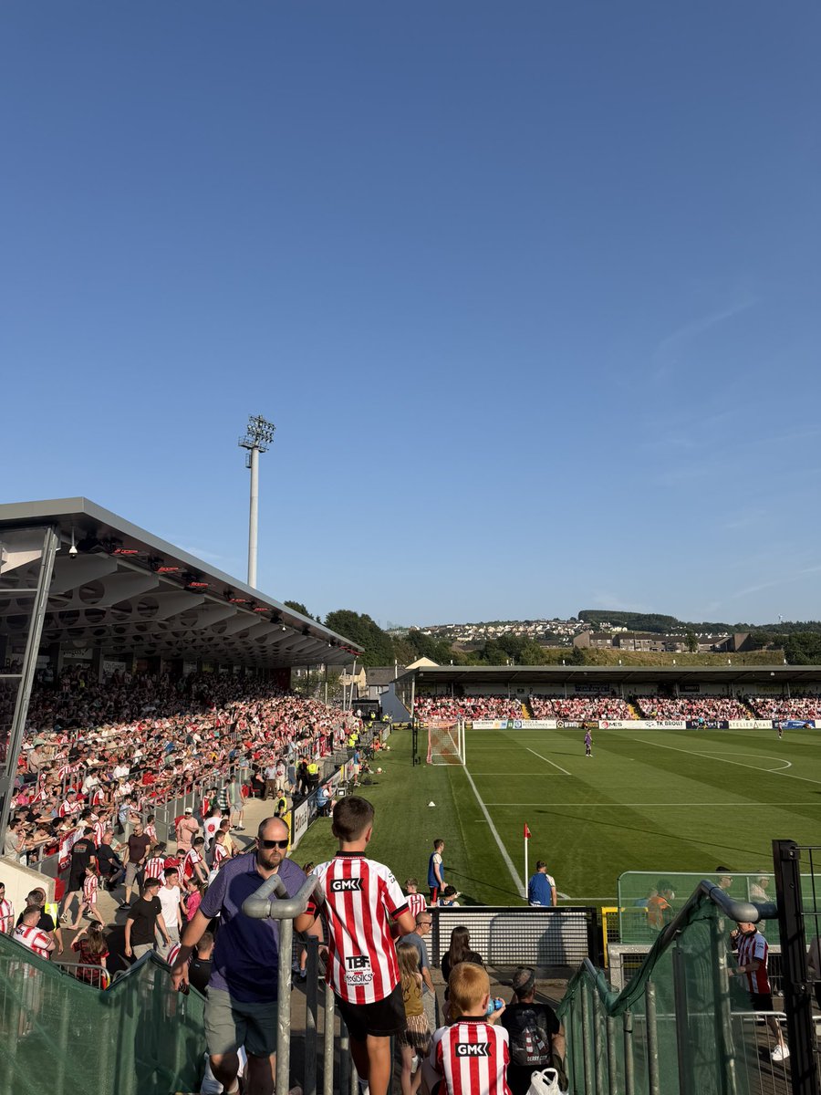 CallumDyer8's tweet photo. Derry City 🇮🇪 v CSKA Sofia 🇧🇬

The game that had it all, some atmosphere some ground. https://t.co/3FImt99B9r