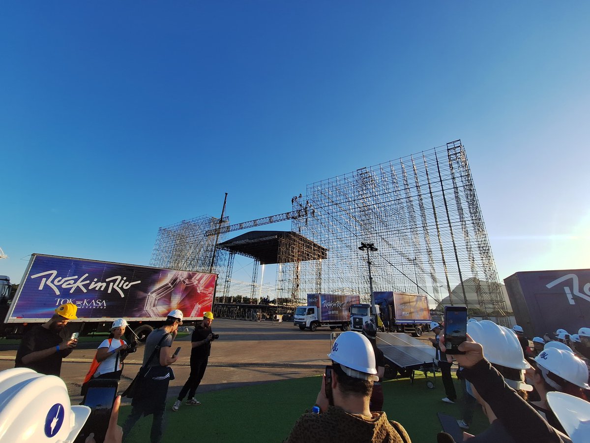 weinthecrowd's tweet photo. É aqui que vamos cantar TUTUTUTUTUTU 🍽️🇰🇷 

Estrutura do novo Palco Mundo sendo levantada #RockinRio2026 https://t.co/oYHl3W29gi