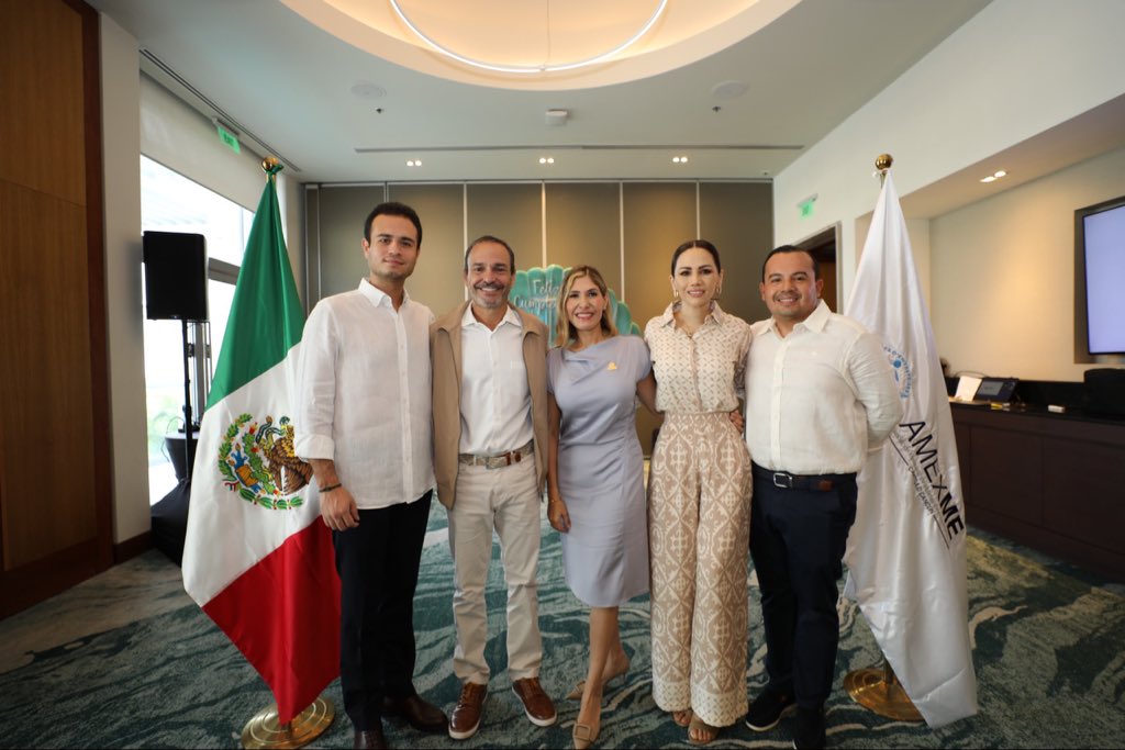 PaulCarrillo2's tweet photo. Las mujeres empresarias son aliadas estratégicas para el desarrollo de #QuintanaRoo

En @Amexme_Cancun compartimos la Agenda Estratégica para fortalecer la inversión, impulsar la competitividad y abrir más oportunidades para nuestro estado. ¡Cuando gobierno e iniciativa privada suman esfuerzos, gana Quintana Roo!
