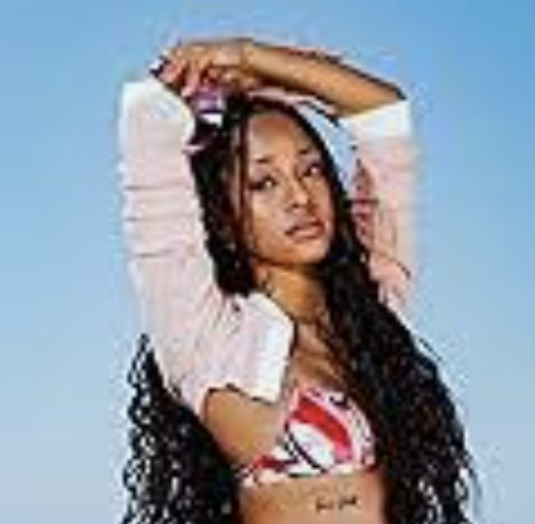katseyeisfive's tweet photo. @manonsgrace these being from the same photoshoot LMAOOOO https://t.co/ihNA70TTZB