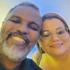 djmanggaofc's tweet photo. Boa tarde, gente... 
to muito feliz hoje... completo 21 anos de casamento com a @nanalopes 
Bodas de Zircão!
Não tivemos filhos, mas temos uma família muito bacana com nossa sobrinha Duda e nosso neto Gabriel
nossa foto mais recente juntos (do fim de semana) e nossa primeira foto juntos (de dezembro de 2003)